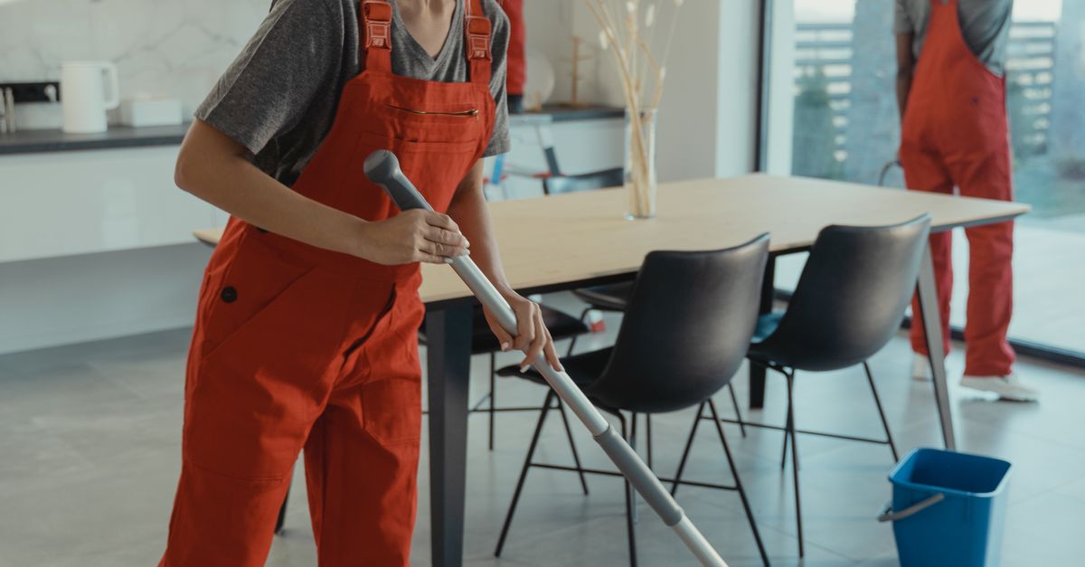 Comparing Local vs National Cleaning Services for Your Home Office