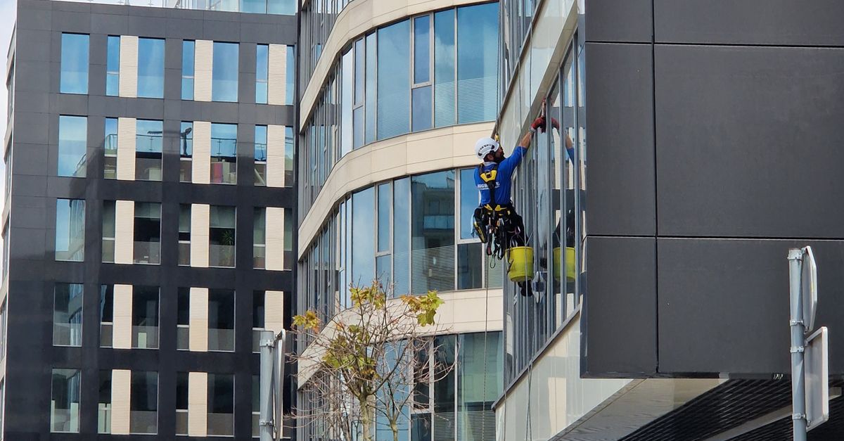 The Health Benefits of Green Cleaning for Office Environments